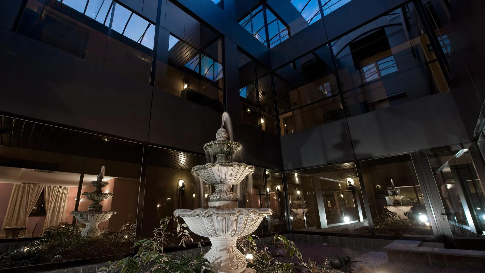 Hotel Comtur Бинаско