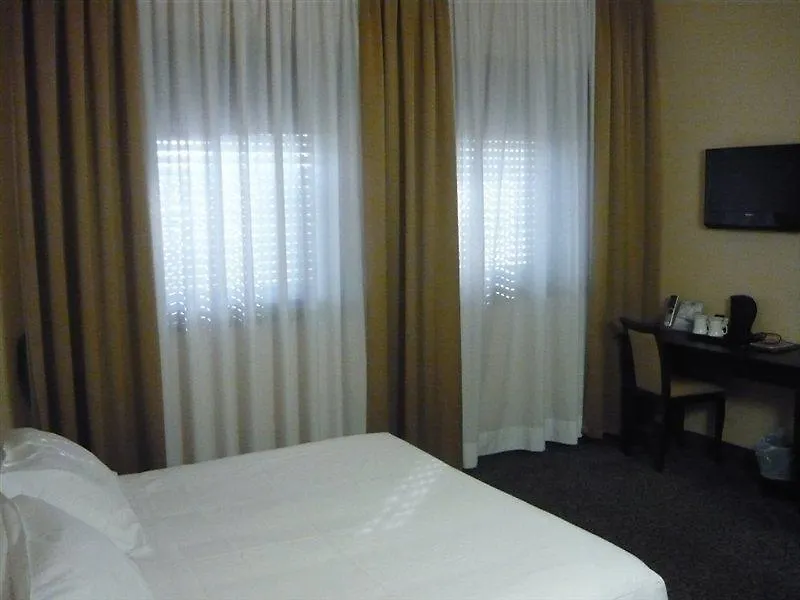 Hotel Comtur Бинаско 4*,  Италия