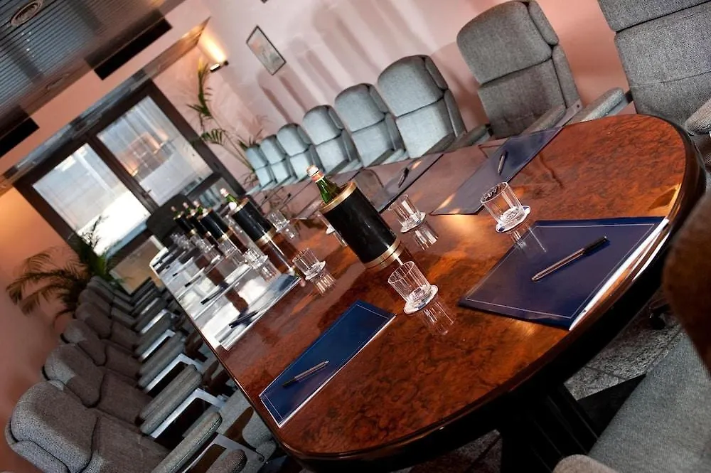 Hotel Comtur Binasco 4*,  Italie
