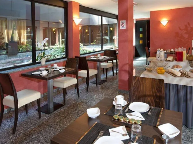 Hotel Comtur Binasco 4*,